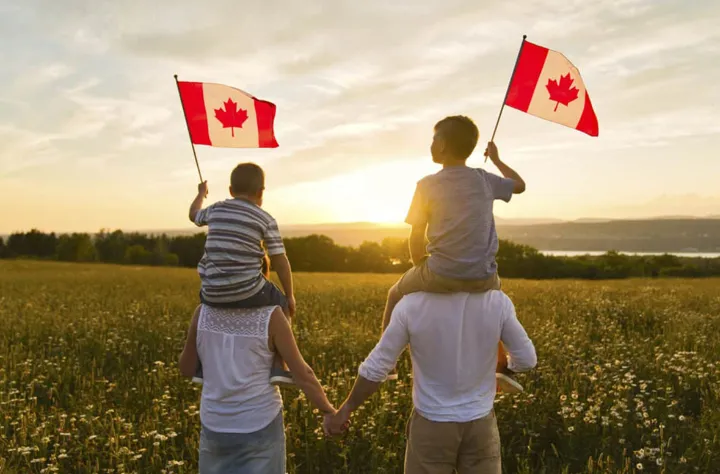 میانگین تعداد اعضای خانواده در کانادا چند نفر است؟